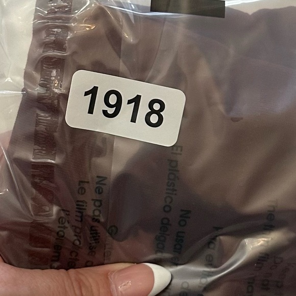 Alphalete amplify burgundy Deep Red booty scrunch Athletic Shorts 51918 - Picture 7 of 7